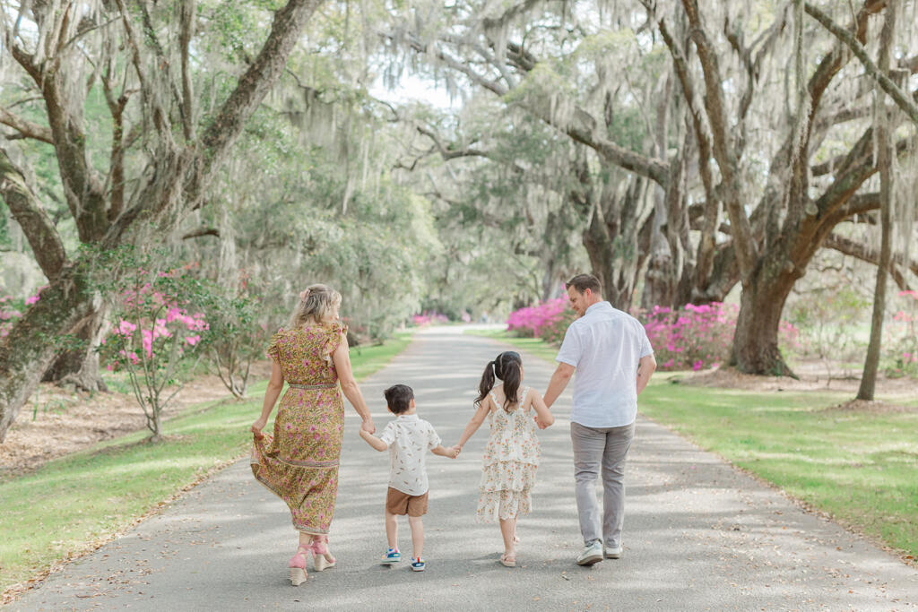 Best Charleston Family Portrait Locations (Local Photographer Guide) Where to Take Family Photos in Charleston, SC Kid-Friendly Family Photo Locations in Charleston Laura and Rachel Photography