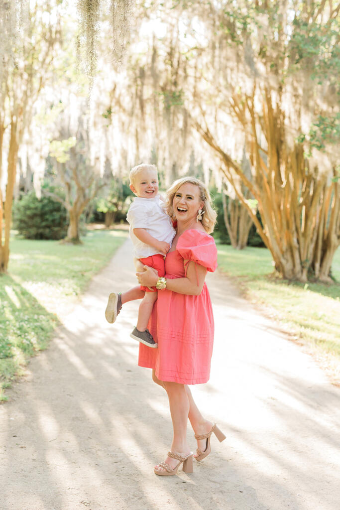 Best Charleston Family Portrait Locations (Local Photographer Guide) Where to Take Family Photos in Charleston, SC Kid-Friendly Family Photo Locations in Charleston Laura and Rachel Photography