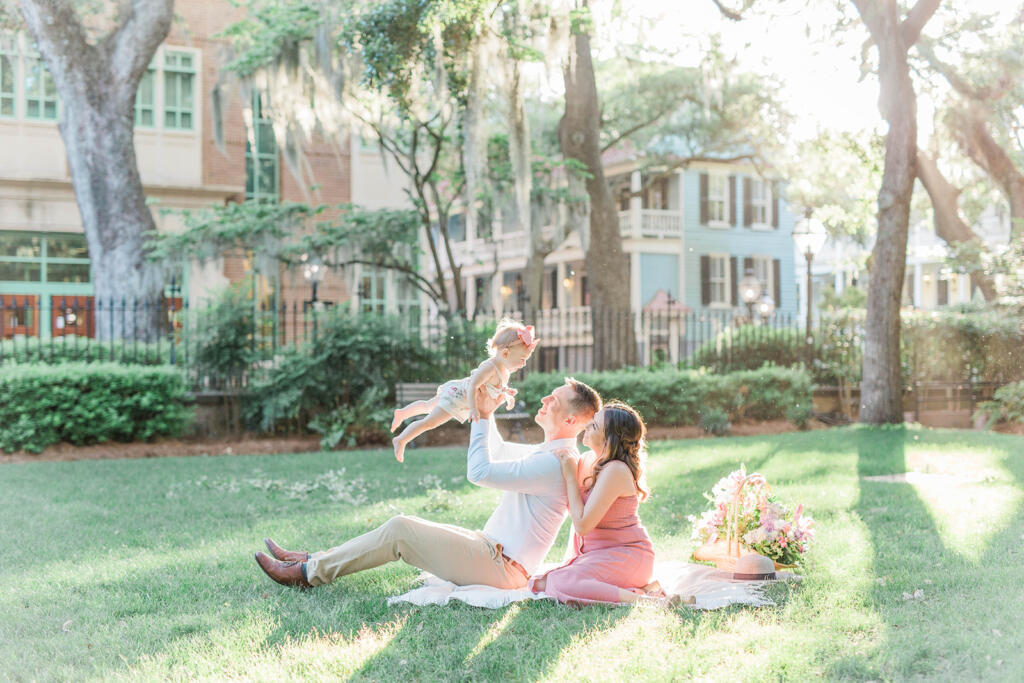 Best Charleston Family Portrait Locations (Local Photographer Guide) Where to Take Family Photos in Charleston, SC Kid-Friendly Family Photo Locations in Charleston Laura and Rachel Photography